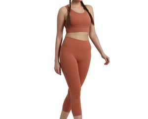 Ensemble de yoga personnalisé très tendance pour femme, style unique, motif uni, respirant, marque privée, devant - Product Image 3