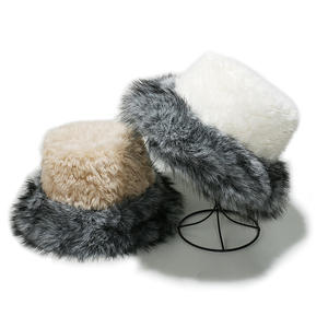 Gorro de Invierno Cálido y Afelpado para Mujer, Gorro de Pescador con Protección para las Orejas, de Piel Sintética - Product Image 3