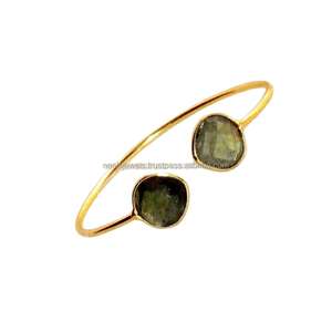 Pulsera de moda estilo brazalete chapada en oro con bisel hecho a mano y piedra preciosa de labradorita natural con corte de corazón para niñas de 7-8 pulgadas. - Product Image 4