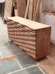 Meuble de rangement en bois d'acacia massif avec design ondulé, armoire paramétrique ondulée - Product Image 2