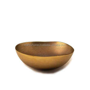 Haute Qualité Écologique Naturel Artisanat Élégant Floral Gravé Motif Poli Plat En Métal Bol À La Mode Décor À La Maison - Product Image 1