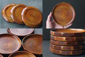 Assiette de service ronde en bois rustique faite à la main avec texture rainurée circulaire détaillée, grain naturel, plateau de présentation alimentaire - Product Image 5