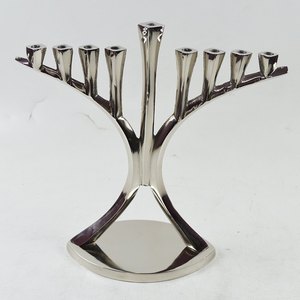 Ménorah en aluminium faite à la main, écologique, avec une finition de qualité supérieure, pour la célébration des fêtes juives, centre de table décoratif - Product Image 6