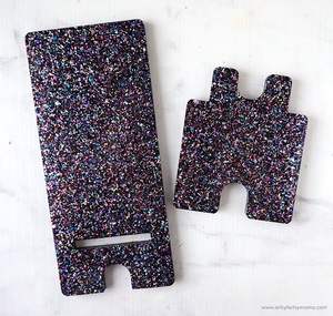 Support de téléphone en résine époxy fait main, support de bureau moderne décoratif pour smartphone, pour bureau et maison - Craftera Exports - Product Image 3