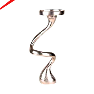 Porte-bougie décoratif en métal finition argentée avec un design élégant et poli pour les tables de mariage et la décoration de la maison - Product Image 1