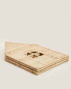 Maison de poupée détachable magnifiquement conçue pour les enfants, tissée en rotin naturel, disponible en deux tailles pour poupées et enfants. - Product Image 3