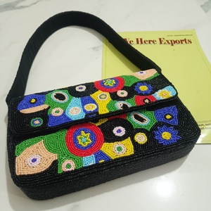 Bolso de Mano Hecho a Mano con Cuentas, Patrón Geométrico Multicolor, Bolso Rectangular de Hombro con Correa Negra, Bolso de Hombro Étnico Bordado - Product Image 3