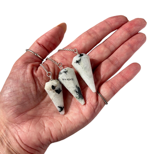 Pendentif de radiesthésie en pierre de lune arc-en-ciel blanche, cristal facetté, pointe polie, gemme pour la guérison par le Reiki, le Feng Shui et l'amour - Product Image 5