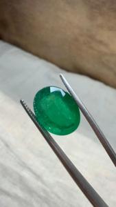 Émeraude naturelle zambienne de 4,29 carats, taille ovale, pierre précieuse non montée |   Pierre précieuse verte authentique pour la vente en gros et l'exportation de bijoux fins - Product Image 5