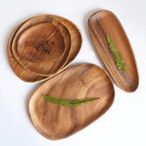 Ensemble de plats et de plateaux en bois de teck vintage, forme de feuille, pour servir les aliments et les objets de valeur, fabriqués à la main. - Product Image 6