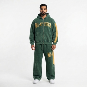 Conjunto de Sudadera con Capucha Verde Oscuro y Cremallera Dorada para Hombre y Pantalones de Pierna Ancha con Paneles Laterales en Contraste y Detalles de Tachuelas, Chándal Estilo Urbano, Personalizado OEM ODM - Product Image 1