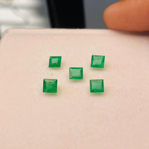 Émeraudes naturelles 5 pièces 1,80 ct lot de pierres précieuses qualité AAA avec un lustre superbe et une belle couleur verte, polissage et taille parfaits - Product Image 5