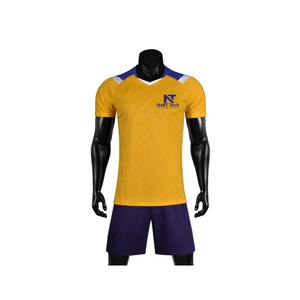 Vêtements de sport confortables pour hommes, uniforme de football 100% polyester, uniforme de football sur mesure pour hommes - Product Image 1