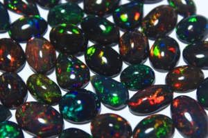 Piedras Preciosas de Ópalo Natural Etíope Negro de Formas Mixtas, Tratadas con Humo, para Joyería, Directamente de Fábrica HASNAIN GEMS, con Juego de Colores - Product Image 2
