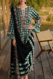 Ensemble Kurta rose sans manches pour femme, brodé, avec col à appliques florales et pantalon assorti - Product Image 4