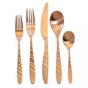 Juego de cubiertos metálicos de diseño para una mesa de comedor de alta gama, adecuado para el hogar y la industria hotelera. - Product Image 4