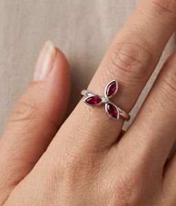 Anillo Infantil de Rubí y Diamante con Engaste de Garras en Plata de Ley 925 con Baño de Rodio - Product Image 3