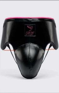 Nouvel ensemble de sparring MMA noir et rose : Gants à lacets, protège-tête intégral, protège-glande, en PVC respirant, imperméable et anti-UV - Product Image 4