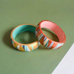 Bracelets traditionnels indiens faits à la main pour femmes, en bambou et bois peints, bijoux de mode par RR Enterprises - Product Image 1