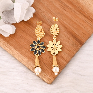 ต่างหูมุกทำมือชุบทองเหลืองสีดำธรรมชาติสำหรับผู้หญิง - Product Image 5