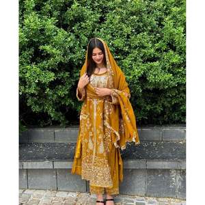 Elegante Salwar Kameez de Poliéster para Bodas, Conjunto de Top y Pantalón con Dupatta, con Bordado Pesado y Lentejuelas - Product Image 5