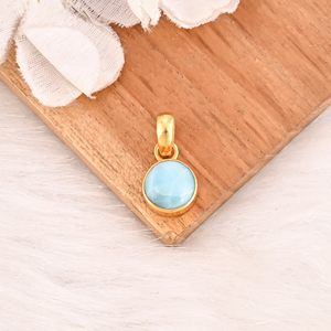 Pendentif rond en larimar naturel, serti clos, plaqué or, argent sterling 925, fait main, bijoux fins tendance - Product Image 2