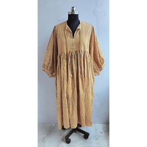 Robe midi décontractée en coton ample à rayures imprimées à la main, style bohème chic, avec col noué et manches courtes pour femme - Product Image 1