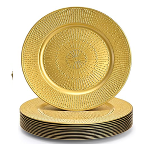 Plato base vintage de cobre estriado con borde ancho acanalado y un brillo dorado-cobre. Producto disponible a precios de mayorista - Product Image 1