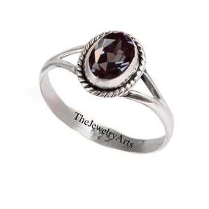 Anillo de compromiso ovalado de alejandrita, anillo de alejandrita de plata, anillo de promesa que cambia de color, piedra de nacimiento de junio, regalo de aniversario para ella - Product Image 3