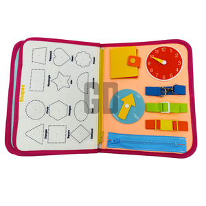 Tableau d'activités sensoriel en feutre portable multifonctionnel sur le thème des princesses - Product Image 4