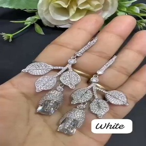 Pendientes de Diseño de Primera Calidad, Hermoso Diseño, Perfectos para Fiestas, Uso Casual y de Oficina, Diseño Único, Ligeros - Product Image 1