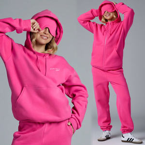 Ensemble survêtement molletonné décontracté pour femme, collection automne 2026, avec sweat à capuche oversize et short, manches longues, avec logo, idéal pour l'hiver - Product Image 4