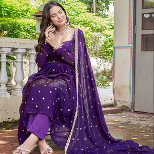Collection de robes de créateurs prêtes-à-porter haut de gamme, spéciales Diwali, infroissables, séchage rapide, extensibles, en soie lourde pour fêtes et mariages - Product Image 1