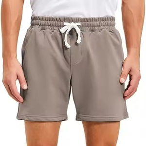 Shorts pour hommes en polyester à séchage rapide, conçus pour les entraînements intenses, avec technologie d'évacuation de l'humidité, en vente. - Product Image 4
