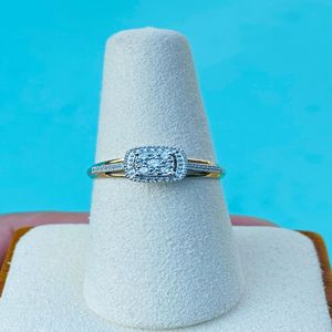 แหวนเพชรแท้ 1/4 กะรัต ทรงฮาโล สำหรับงานหมั้น งานแต่งงาน และวันครบรอบ คุณภาพสูง SI1/G ทองคำ 10k สีเหลือง ยี่ห้อ RITZIN รุ่นน่ารัก - Product Image 1