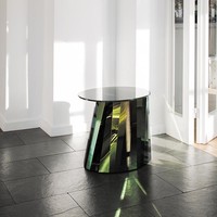 Table basse contemporaine en métal Drake, base sculptée finition or, plateau en verre transparent, mobilier de salon moderne et luxueux