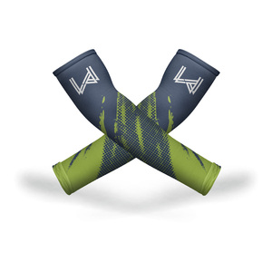 Manches de sport longues unisexes personnalisées à compression, imprimées par transfert thermique, motif camouflage, protection UV, logo et texte personnalisés, 100 % polyester - Product Image 1