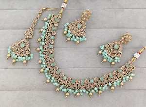 Collier ovale en pierre de cristal de créateur avec pampilles, boucles d'oreilles et mangtika, ensemble de bijoux artificiels pour réceptions et fêtes, collections - Product Image 2