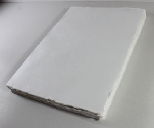 Cuaderno personalizado hecho a mano con papel de algodón reciclado, de 84 hojas / 168 páginas con bordes desflecados. - Product Image 2