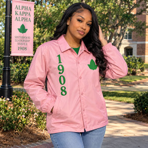 Chaqueta Universitaria Rosa para Mujer Alpha Kappa Alpha, Logotipo Verde 1908, Chaqueta Cortavientos de Primavera, Manga Larga, Cuello Camisero - Product Image 1