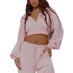 Ensemble de survêtement en molleton de coton doux pour femme, sweat-shirt court et pantalon de jogging, coupe décontractée, ensemble de détente, personnalisation de la marque, production en gros - Product Image 1