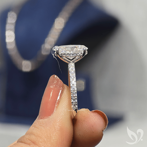 Anillo de Compromiso con Diamante Cultivado en Laboratorio de Corte Ovalado de 3CT, Certificado por IGI |   Anillo de Oro Sólido de 10k con Halo Oculto, Certificado por IGI - Product Image 5