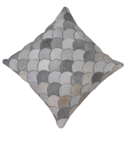 Housse de coussin en cuir de vache faite à la main - Product Image 1