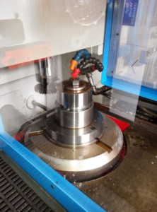 Máquina Formadora de Engranajes CNC Automática de 4 Ejes Sykes Genetron para la Fabricación de Engranajes de Precisión y la Producción Industrial - Product Image 3