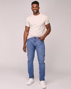 Jeans en denim confortables et ajustés pour hommes, avec des options de style décontracté et streetwear - Product Image 2