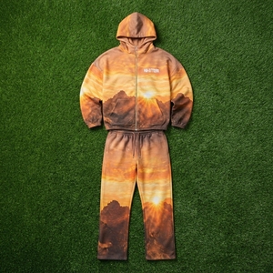 Ensemble de survêtement pour homme avec sweat à capuche zippé et pantalon évasé imprimé paysage orange et marron, streetwear personnalisé - Product Image 6