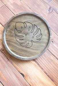 Bandeja de Nogal con Hoja de Monstera Tallada - Acabado Lacado Portátil Multifuncional para Decoración del Hogar, Joyería y Bebidas - Product Image 5