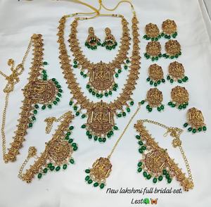 Parure de bijoux ethniques de mariée de style temple indien traditionnel de haute qualité, en alliage de zircon plaqué or, pour fêtes, fiançailles et mariages - Product Image 1