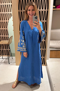 เดรสยาวทรงโบฮีเมียน แขนพอง สีน้ำเงินรอยัล ปักลาย คอวี ผ้าฝ้าย 100% เป็นมิตรกับสิ่งแวดล้อม พิมพ์ลายดอกไม้ ทรงหลวม - Product Image 2