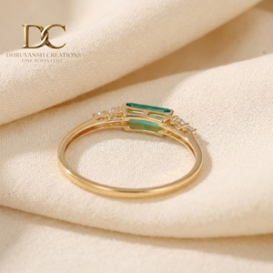Bague en or massif 14 carats avec émeraude colombienne cultivée en laboratoire et accent de diamant cultivé en laboratoire, coupe émeraude, bague de fiançailles pour femme - Product Image 6